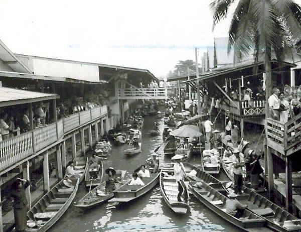 BANGKOK'S FLOATING MARKET