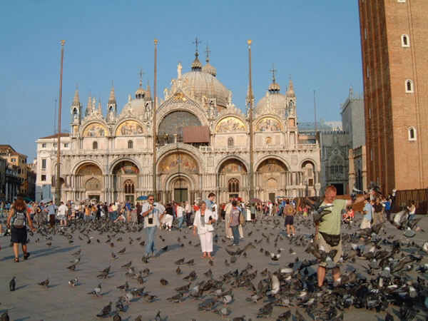 PIAZZA SAN MARCO…PEOPLE AND PIGEONS