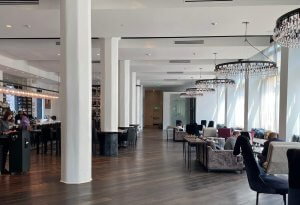 HOTEL COVINGTON LOBBY AND BAR